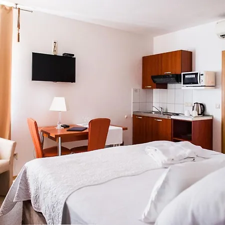 Apartment And Rooms Ana Podstrana Exterior photo