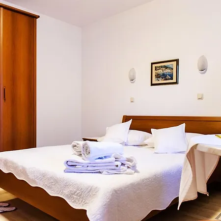 Apartment And Rooms Ana Podstrana Exterior photo